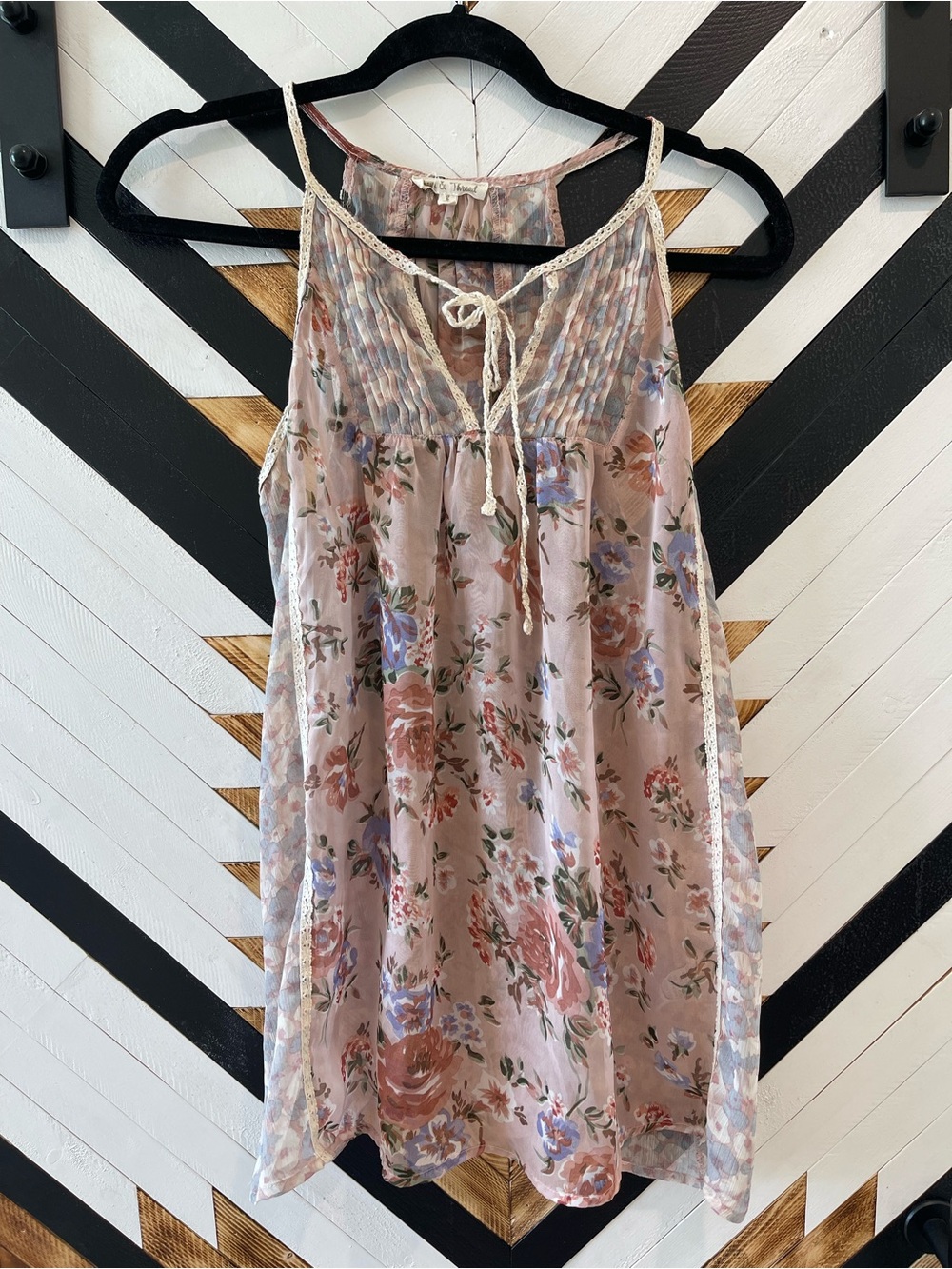 Hem & Thread Blush Floral Lace-Trim Tank